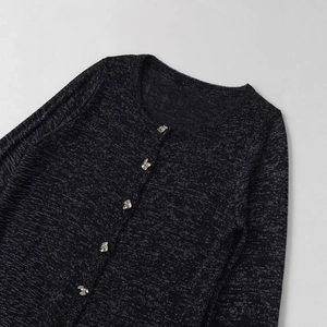 Cardigan nero da donna in maglia glitterata con bottoni decorativi a forma di fiocco
