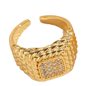 Vintage golden geometric square zircon ring with braided band and luxury design