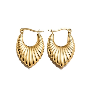 Boucles d'oreilles en acier titane plaqué or 18 carats avec texture de coquillage plissé