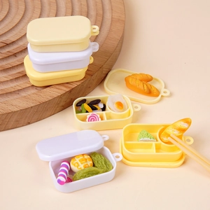 Miniatuur dollhouse bento box set met realistische voedselmodellen en stokjes