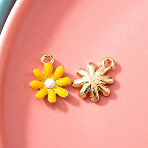 Golden alloy daisy flower pendant with yellow enamel inlay for DIY jewelry bracelet