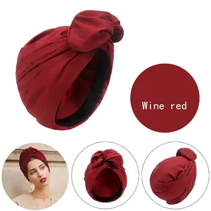 Eleganter weinroter Turban-Hut für Damen mit plissiertem Design und stilvollem Knoten