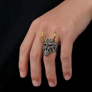 Retro hip hop bull skull ring for men with golden horns and vintage silver finish