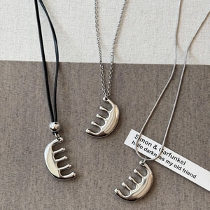 Collier Pendentif Peigne Minimaliste Alliage Chaîne Argentée Et Cordon En Cuir Bijoux Déconstructionnistes Pour Femmes