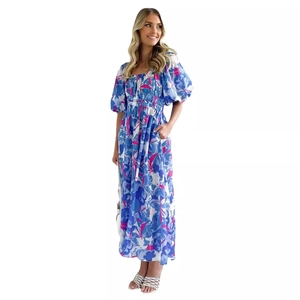 Sommerliches Maxikleid mit Blumenmuster, eckigem Ausschnitt und Puffärmeln in Blau
