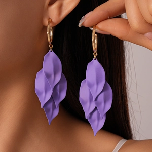 Boucles d'oreilles pétales violets avec feuilles mates à trois couches style vacances