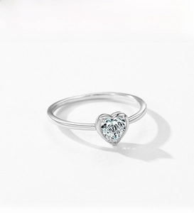 Macro view of a heart-shaped zircon ring in S925 sterling silver with 3-prong setting