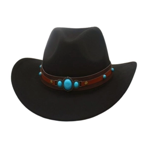 Détail d'un chapeau de cowboy noir avec pierre turquoise et lanière en cuir brun