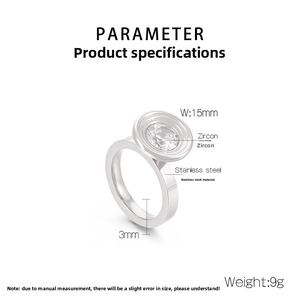 Détail de l'anneau en acier inoxydable de 3mm et du design double bague en zircone
