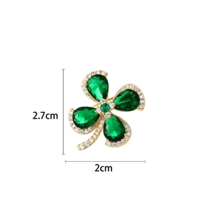 Emerald green four-leaf flower brooch with gold plating and crystals, 2.7cm size