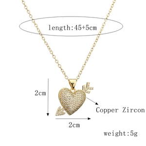 Détails du pendentif coeur en cuivre doré avec dimensions et spécifications du zircon