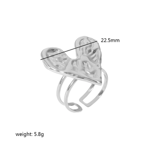 Detail view of silver heart ring showing 22.5mm width and 5.8g weight on white background