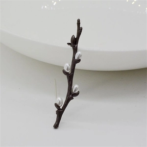 Vintage Branch Plum Blossom Brooch Alloy Imitation Artificial Pearl Retro Nature Style Women Clothing Decorative Pin Accessories