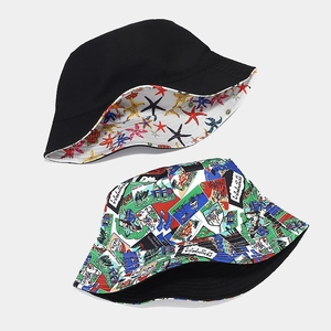Cappello da pescatore reversibile con stampa di stelle marine e hotel vintage