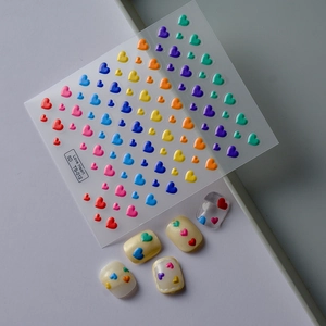 Adesivi per unghie 5D a cuore arcobaleno con disegni 3D in rilievo su unghie finte