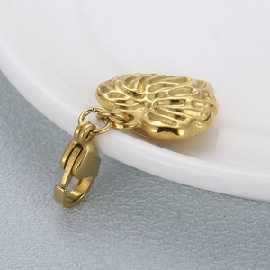 Creative gold heart-shaped keychain with lobster clasp on a white ceramic plate