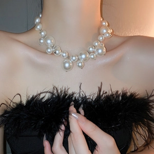 Elegant chunky irregular pearl necklace for women in vintage French style
