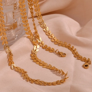 Detail of 18K gold-plated stainless steel leaf chain necklace with secure lobster clasp