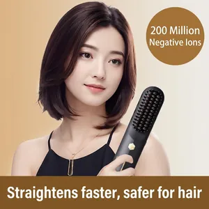 Brosse lissante ionique noir mat avec détails dorés pour un lissage doux des cheveux