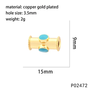 Détail d'une perle cœur en cuivre doré 18K avec émail bleu et dimensions précises