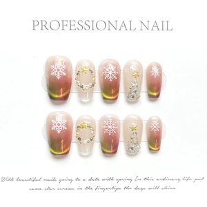 Faux ongles de Noël effet œil de chat avec flocons de neige et sapin en relief