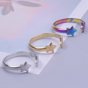 Detailed view of adjustable star-shaped rings in silver, gold, and aurora metallic finishes