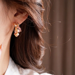Elegant gold-plated rose earrings with strawberry quartz and pearls for women
