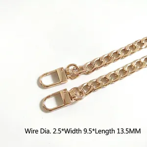 Detail of 9.5mm wide golden metal chain links with lobster clasps for bag straps