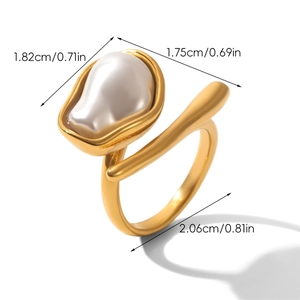 Detailed view of a golden baroque pearl ring with precise diameter and height measurements