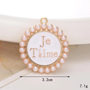 Macro shot of 3.2cm pearl shoe charm with white enamel and Je T'aime engraving