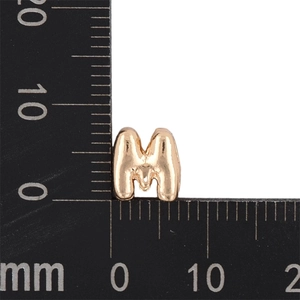 Detailed measurement showing 8-10mm KC gold 26-letter M bubble pendant for DIY jewelry