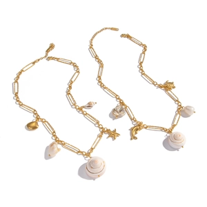 Collier en acier doré avec breloques océaniques coquillage étoile de mer et perles
