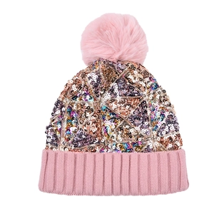 Berretto in maglia rosa con paillettes da donna, pompon in pelliccia e risvolto