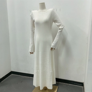 Detail of white long-sleeved knitted dress with round neck and ribbed texture material