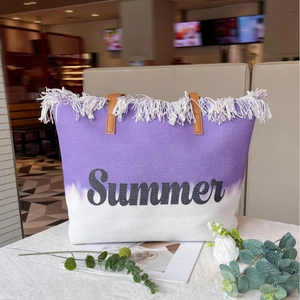 Große gewebte Strandtasche mit lila Farbverlauf, Fransen und Summer-Aufdruck