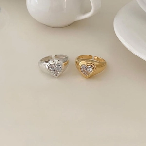 Minimalist 925 silver rings with heart-shaped zircon stones in gold and silver finish