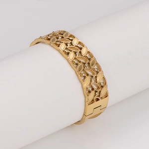 Vintage hollow gold-plated stainless steel bracelet with leaf texture and diamonds