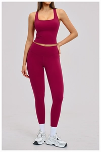 Ensemble de sport bordeaux pour femme avec haut à col en U et legging taille haute sans couture