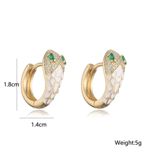 Detail of snake hoop earrings with dimensions 1.8x1.4cm and 5g weight on white background