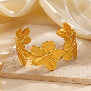 Bracciale Rigido A Fiori In Acciaio Inossidabile Placcato Oro Texturizzato Floreale Regolabile Aperto Gioielli Da Donna Stile Western