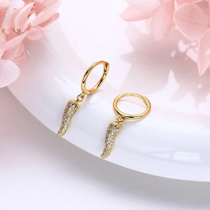 Elegant gold S925 silver pepper earrings with sparkling cubic zirconia on a white vase