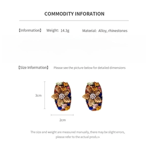 Detail view of vintage flower earrings with rhinestones and size dimensions in centimeters