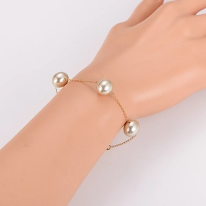 Retro gold chain bracelet with delicate pearls for women, minimalist layered jewelry style