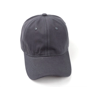 Vista dall'alto di un cappellino da baseball in cotone lavato grigio antracite con tela