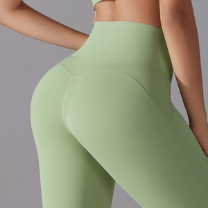 High waist seamless yoga leggings in light green with heart-shaped booty lifting seams