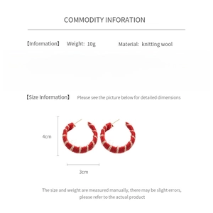 Detailed sizing of red knitted C-shaped earrings with 10g weight and wool material specs