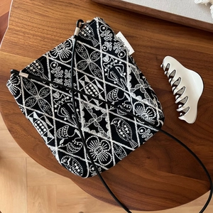 Retro embroidered canvas crossbody phone bag with floral patterns and black leather strap