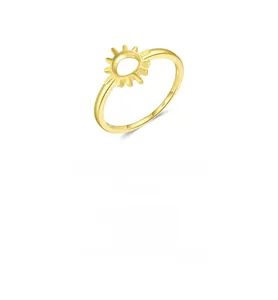Detailed close-up of S925 sterling silver sunburst ring with golden finish and hallmark
