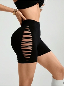 Short de yoga noir taille haute avec découpes latérales et effet push-up pour le fitness