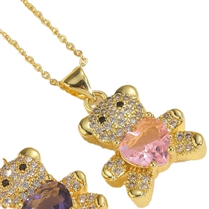 Collana con ciondolo a forma di orso dorato con zirconi e cristallo a cuore rosa